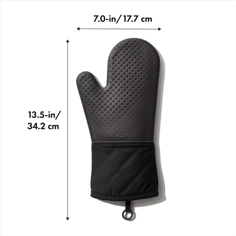OXO Good Grips silicone mitt demonstrates heat resistance during cooking tasks