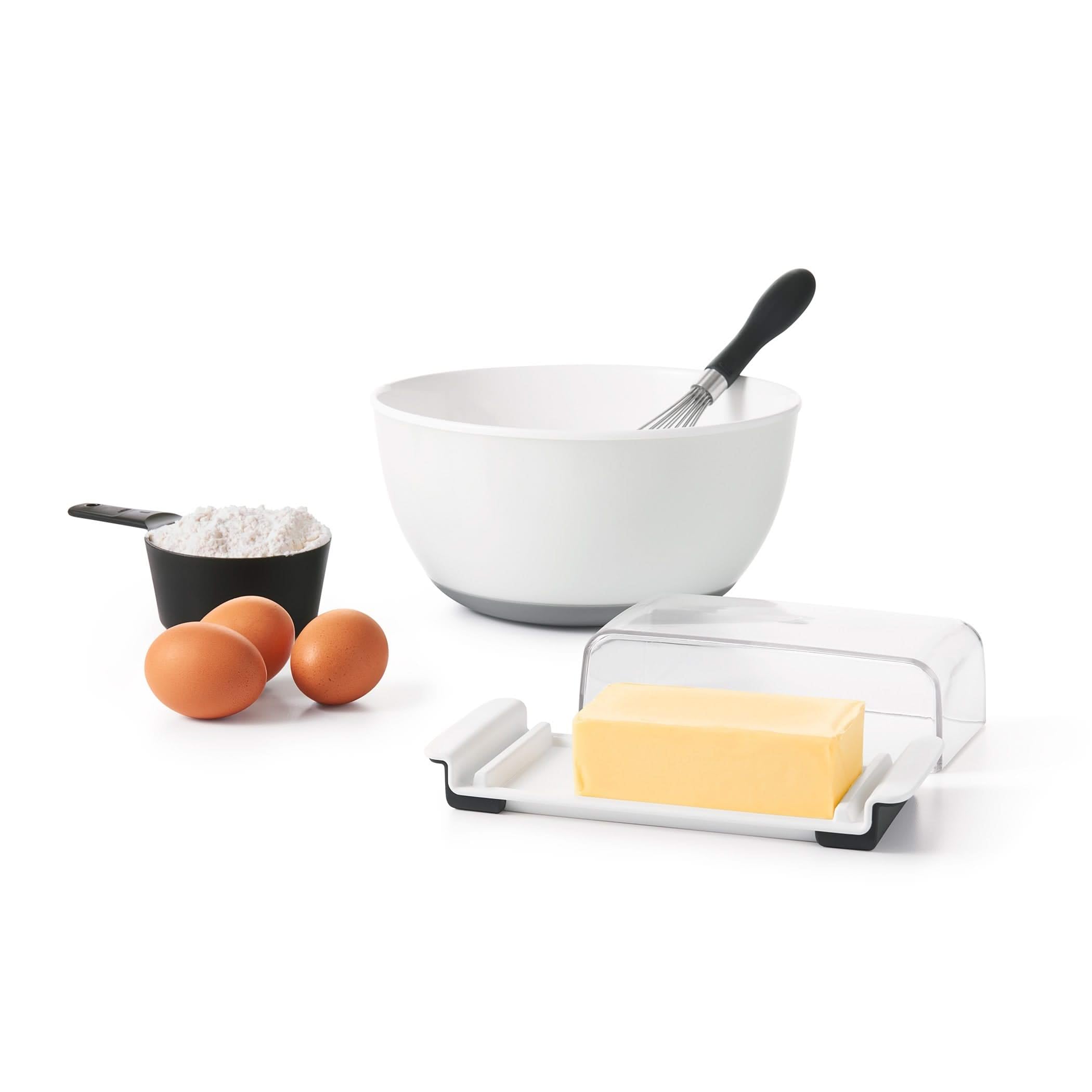 Clear lid rests securely on the dish for transport.