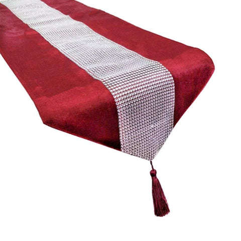 OZXCHIXU red table runner enhances dining aesthetics for gatherings.