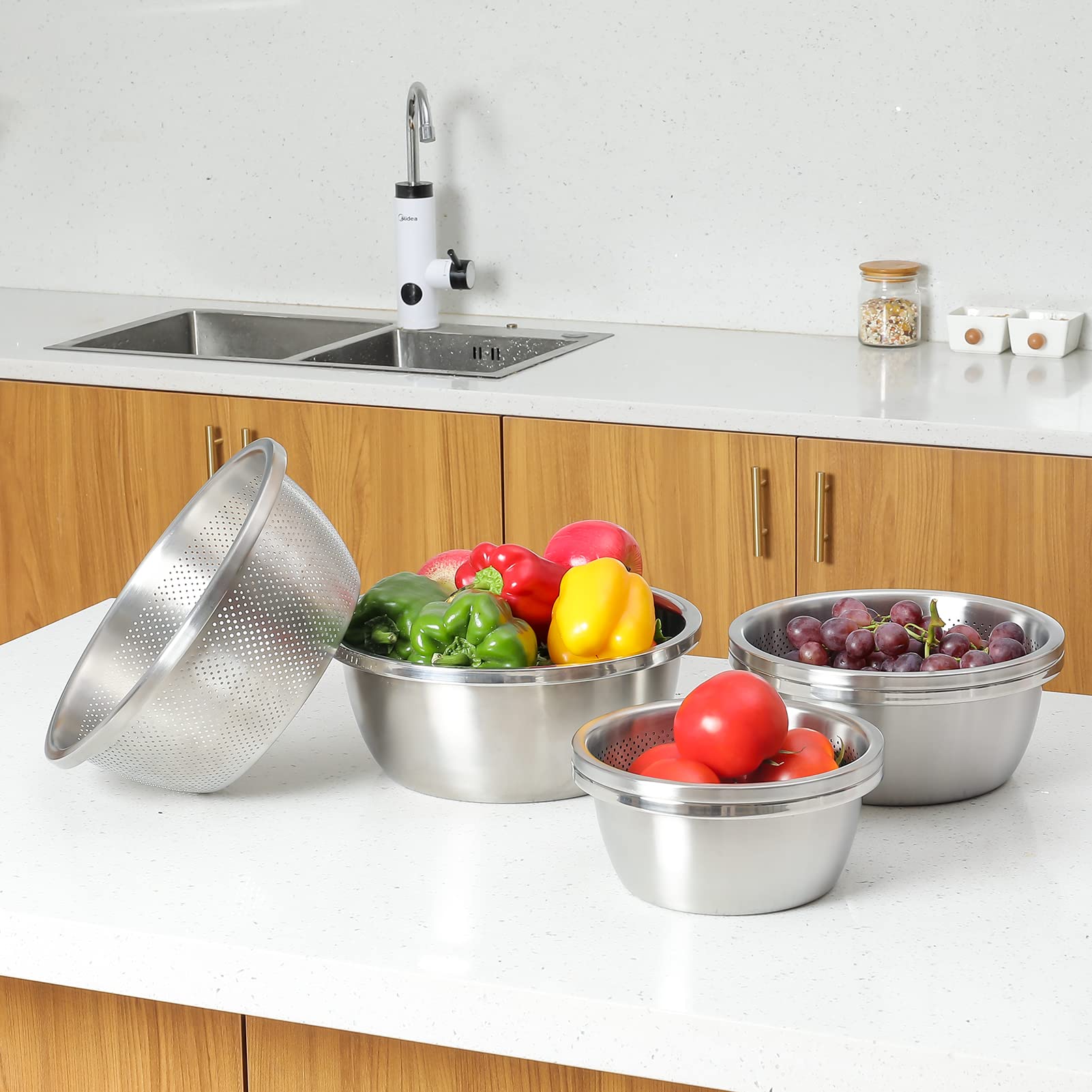 Paoli colander side view highlighting 2mm drainage holes for quick draining