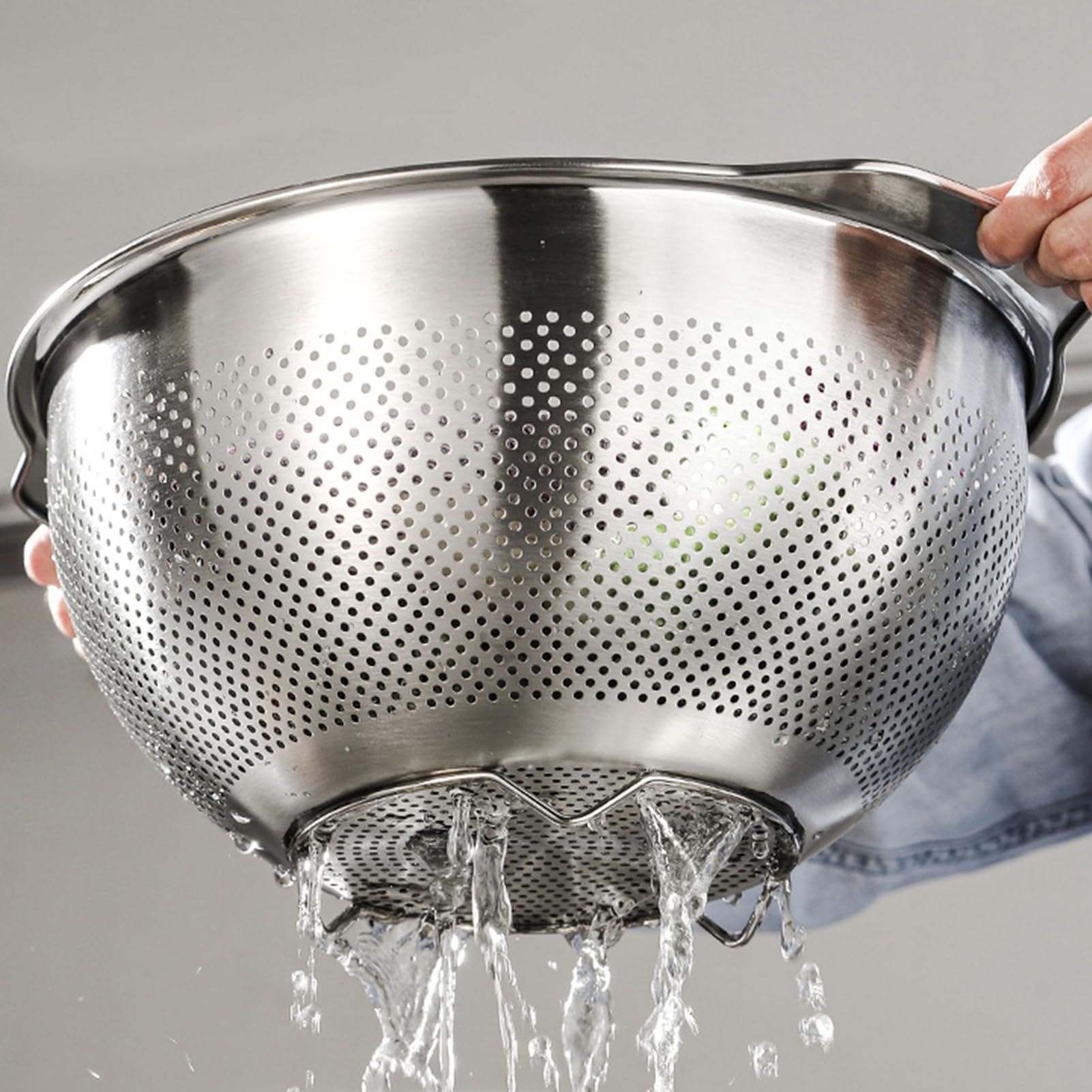 Paoli colander dishwasher-safe convenience for quick, hassle-free cleanup.