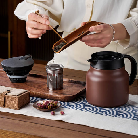 PARACITY compact 27-ounce carafe fits most drippers and is easy to carry.