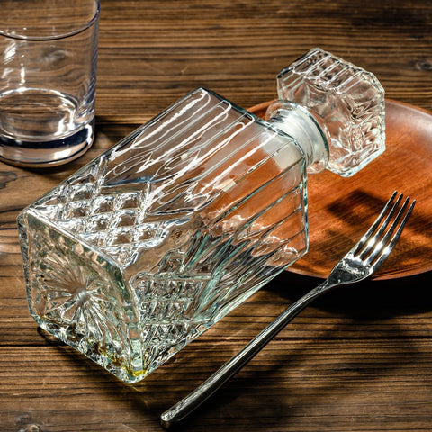 PARACITY decanter features thick base and durable construction
