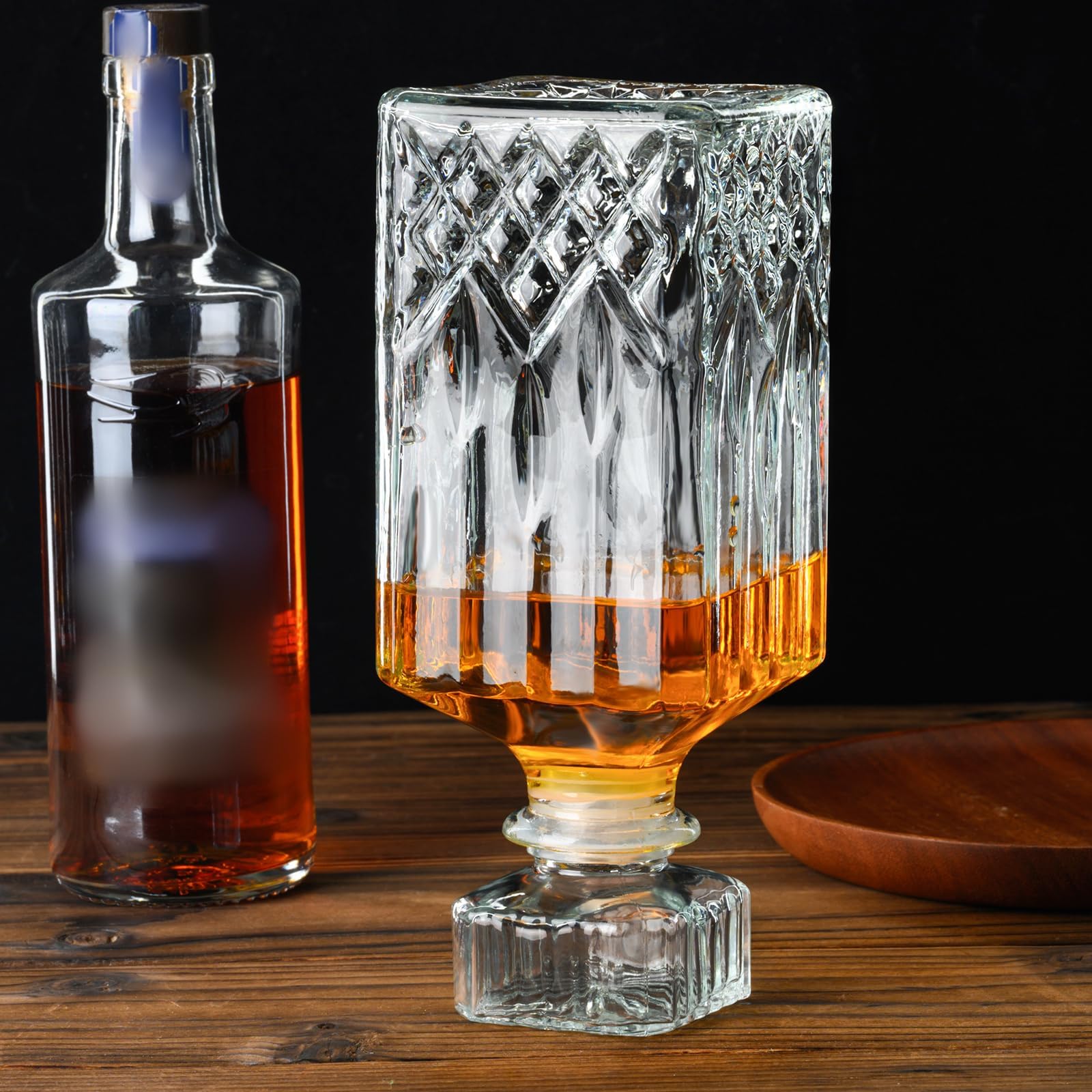 PARACITY lead-free glass decanter emphasizes clarity and safety