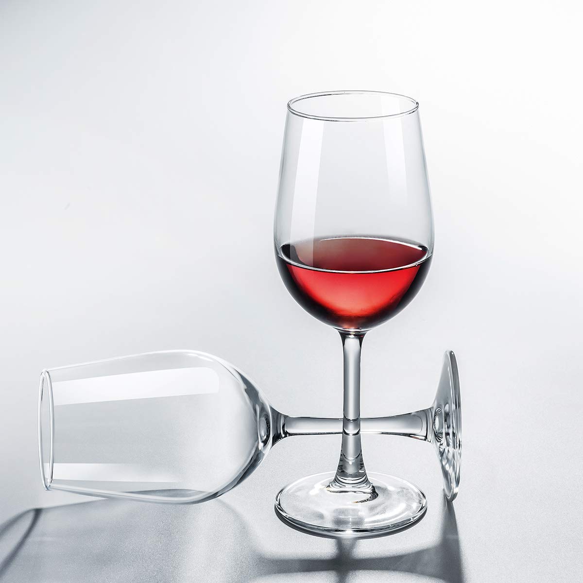 PARACITY Christmas gift-ready wine glass set on a festive table
