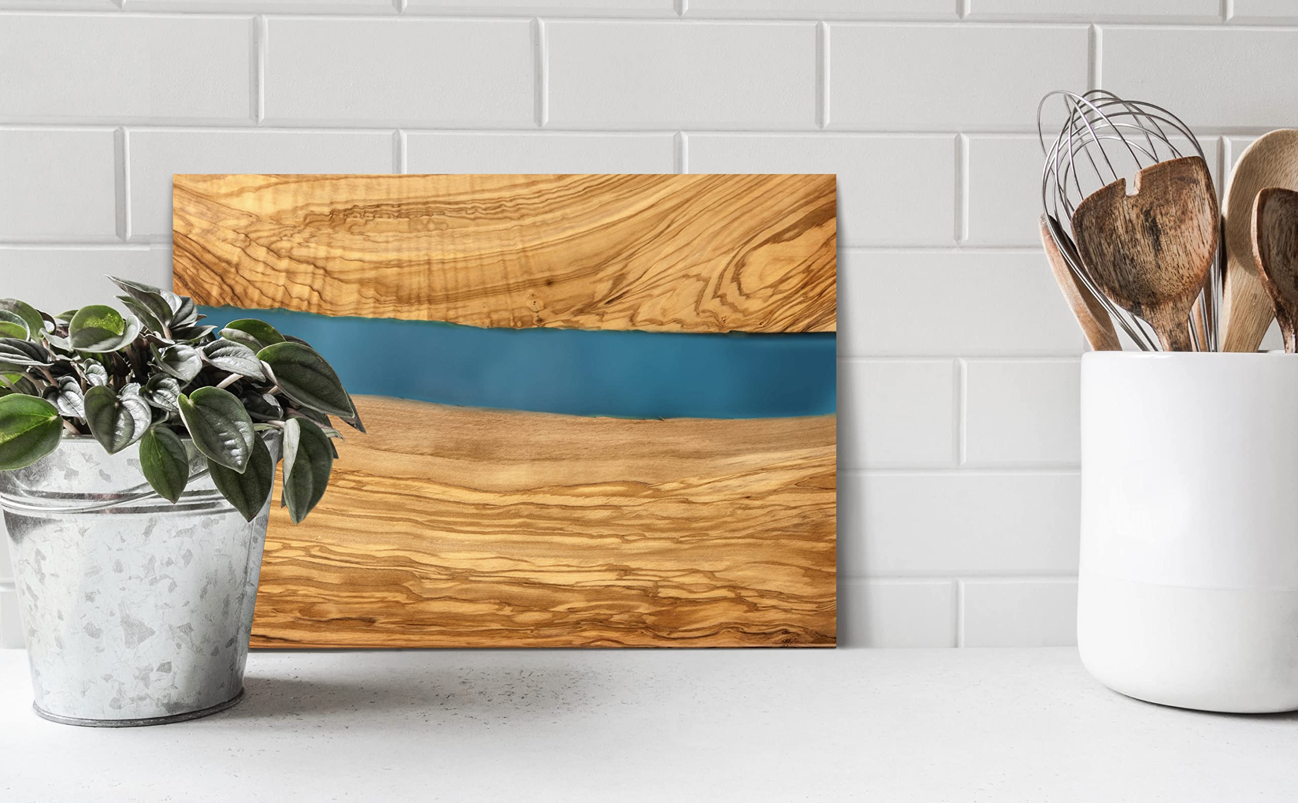 Parkway Home gift-ready cheese board set for holidays and housewarmings.