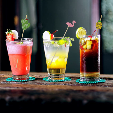 PARTYHIPPO fruit-cheese-kebab picks add variety and clean serving for guests.
