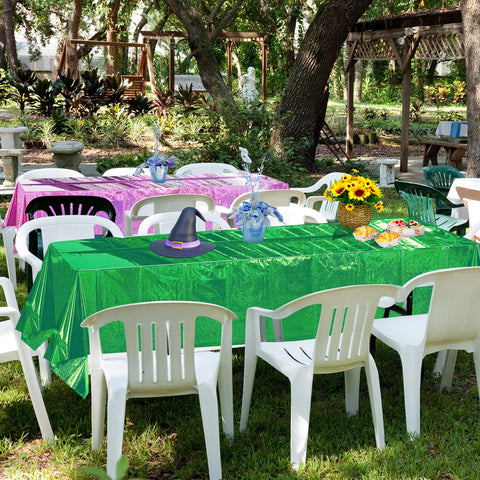 Pascliyna tablecloth doubles as wall backdrop for photos