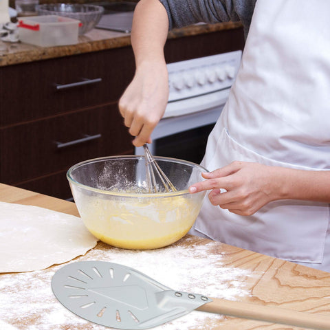 Patelai anti-scalding wooden grip keeps hands cool during transfers