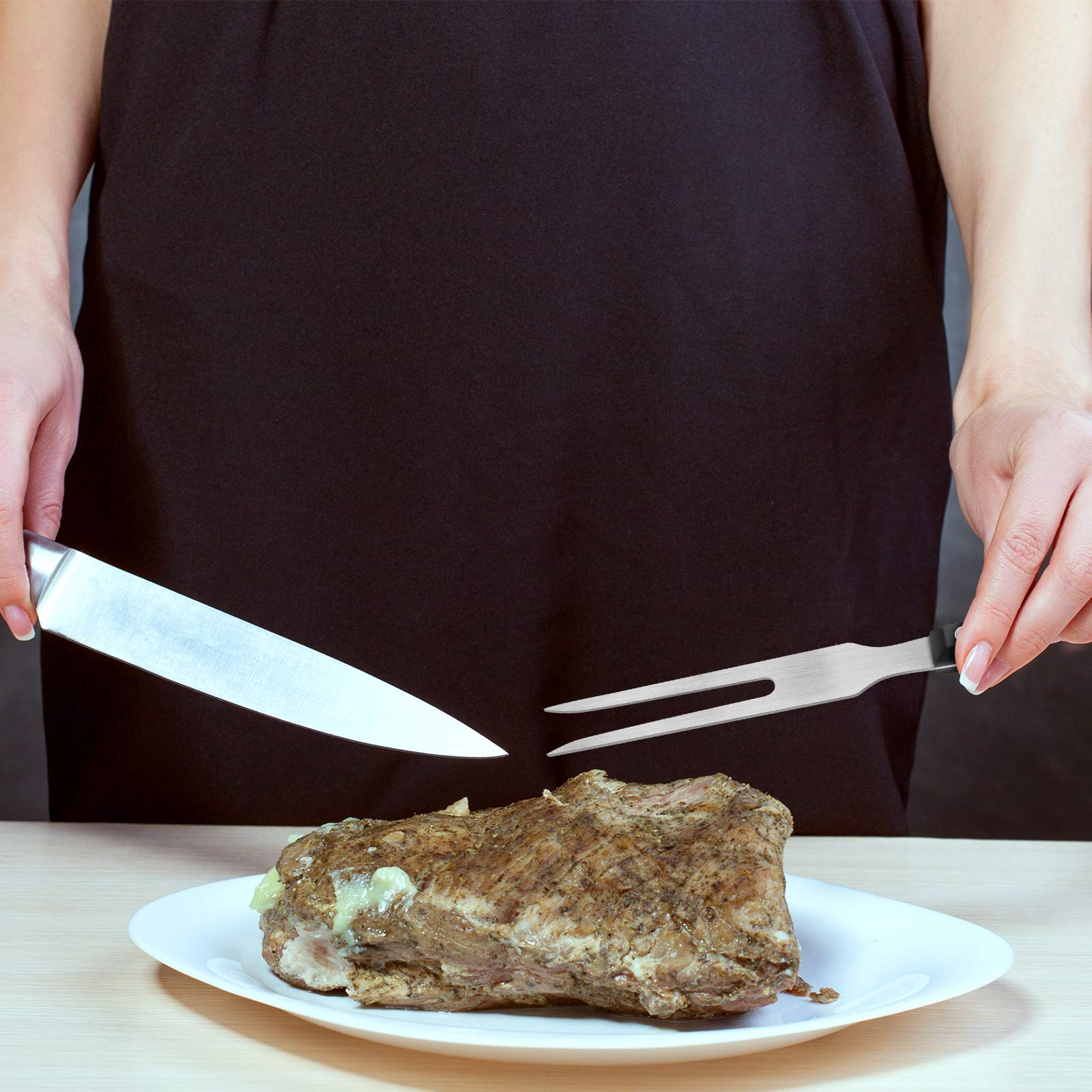 Patelai carving forks shredding meat at barbecue for easy portioning