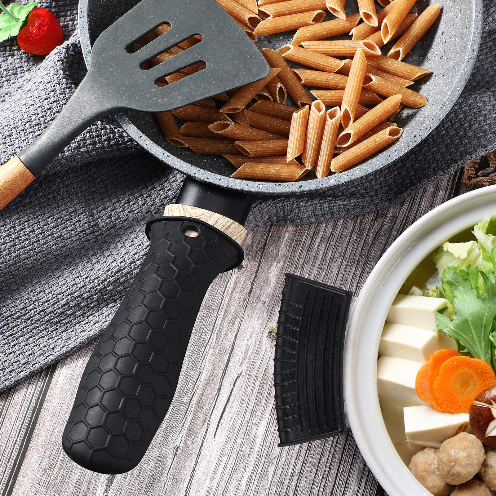 Patelai heat-resistant pot handle sleeve protecting hands from high temperatures.