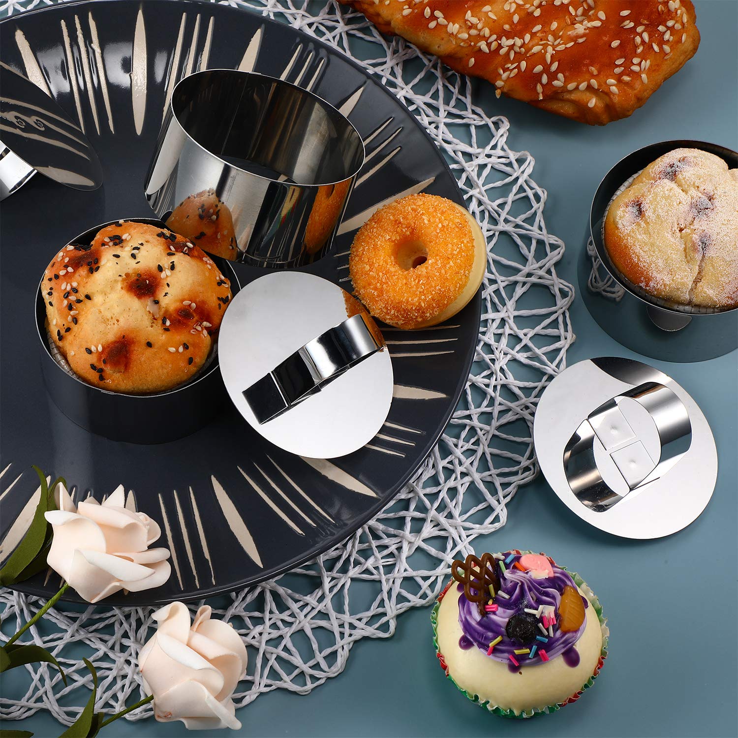 Patelai non-stick surface aids easy release and neat presentation