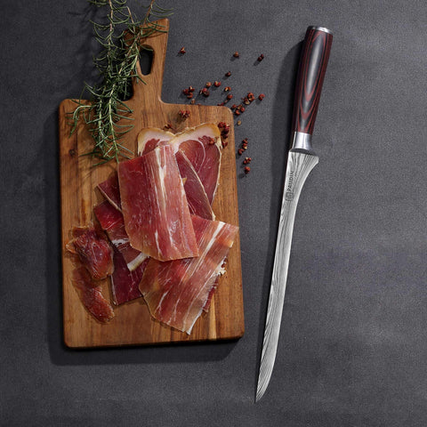 PAUDIN ergonomic handle in action promises comfortable carving