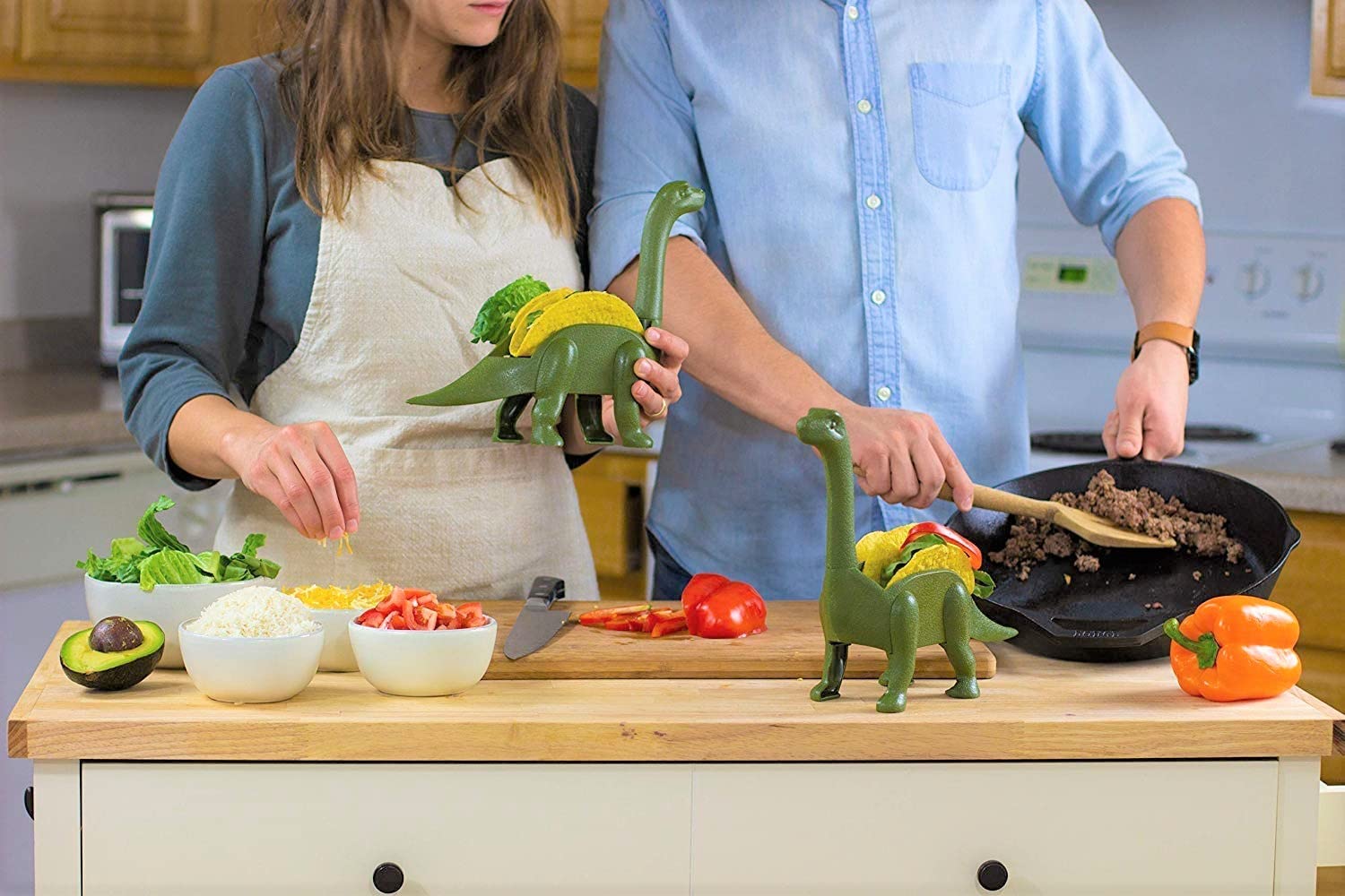 Penko Herd Pack dinosaur table setup adds playful vibe to birthday parties