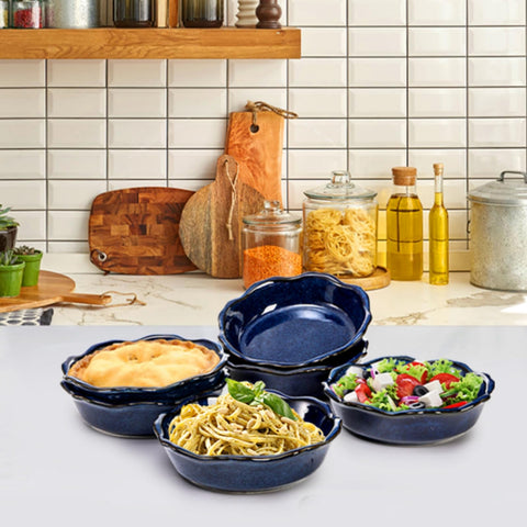 Peohud pot-pie dishes in blue delivering neat, appetizing presentations.