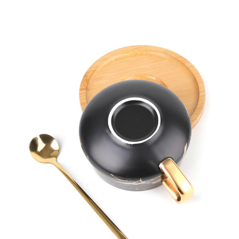 Peohud stainless steel spoon adds a touch of elegance.