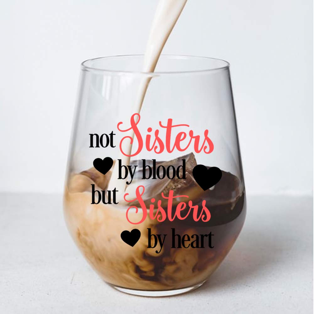 Perfectinsoy wine glass features a wide base and narrow rim for a comfortable grip.