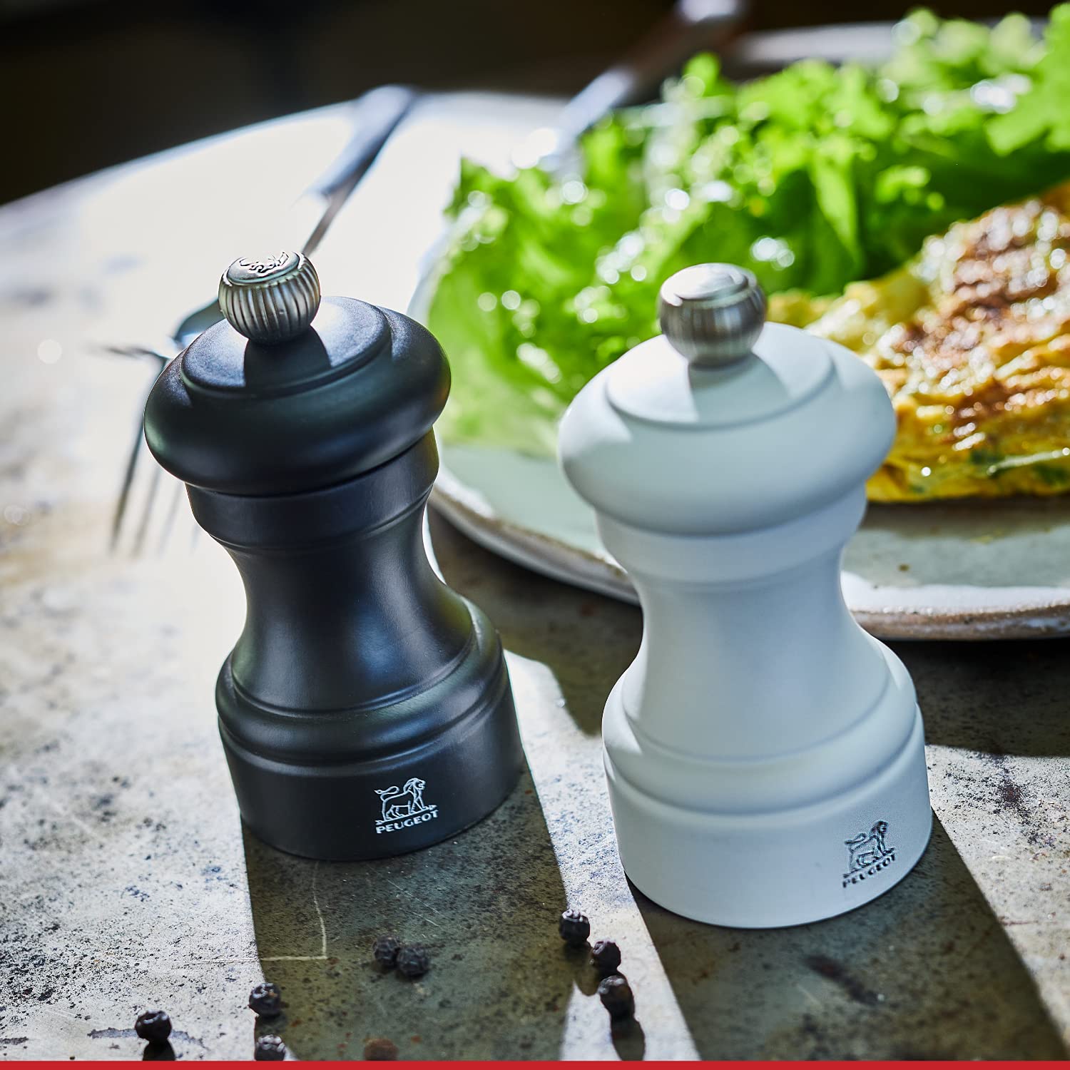 Peugeot Bistro Duo pepper mill in white for precise grind and flavor enhancement