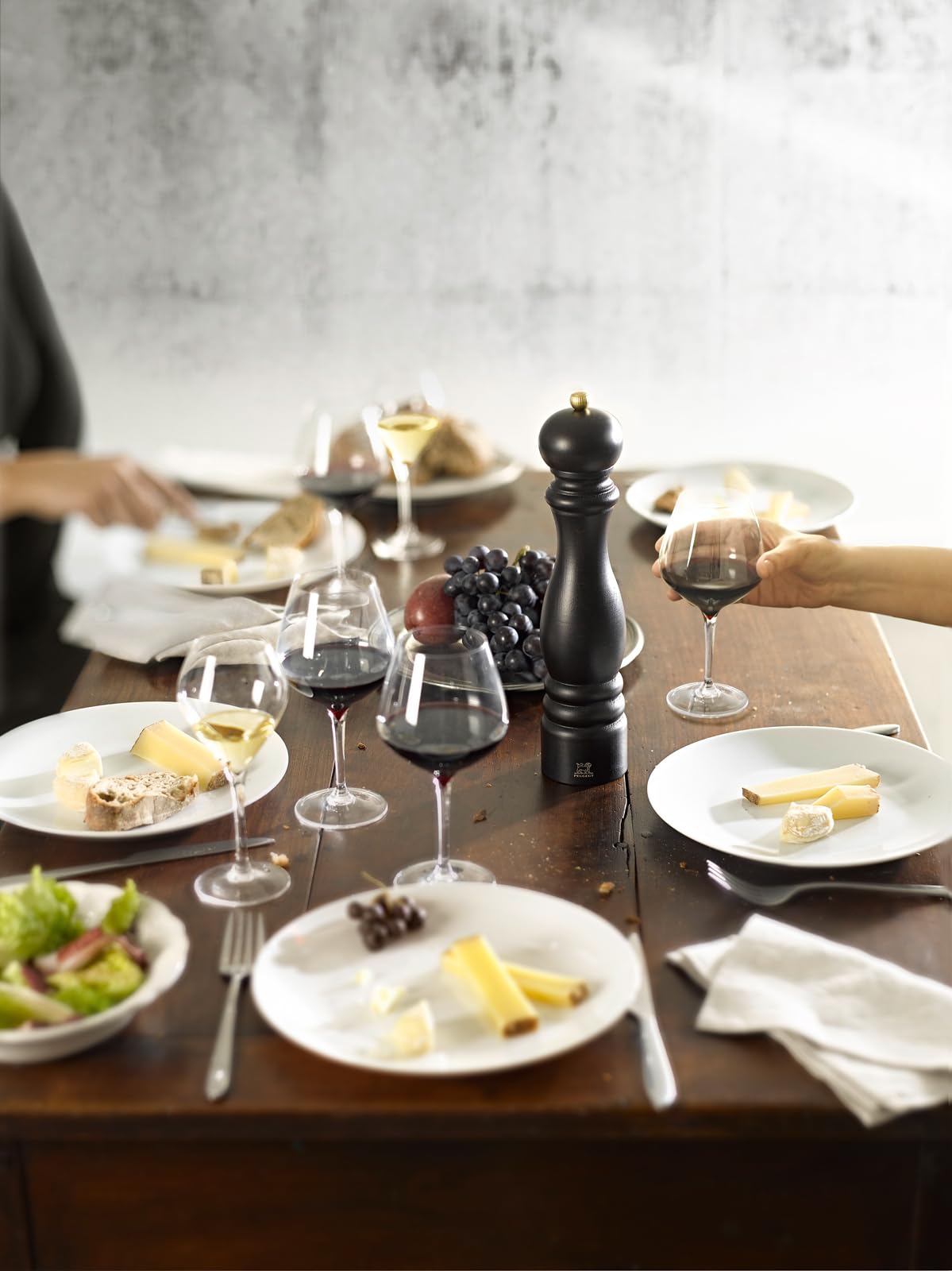 Peugeot Paris pepper mill with adjustable knob demonstrates customizable grind size for cooking.