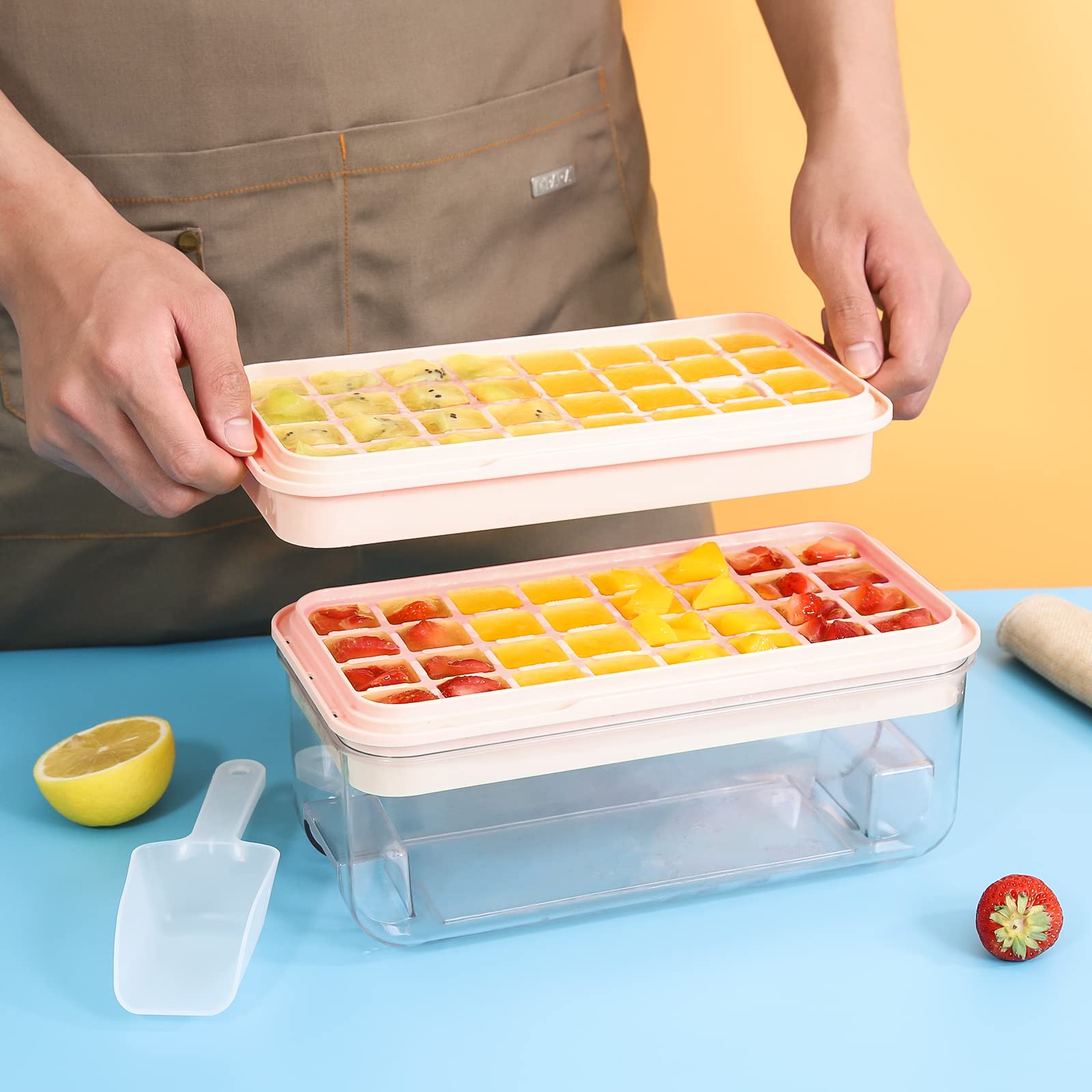 PHINOX ice scoop and cover for easy serving and portioning.