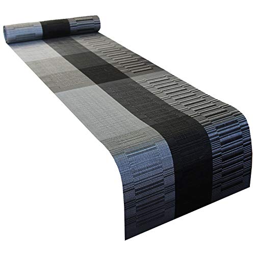 PIGCHCY non-slip heat-resistant placemats protecting the table surface.
