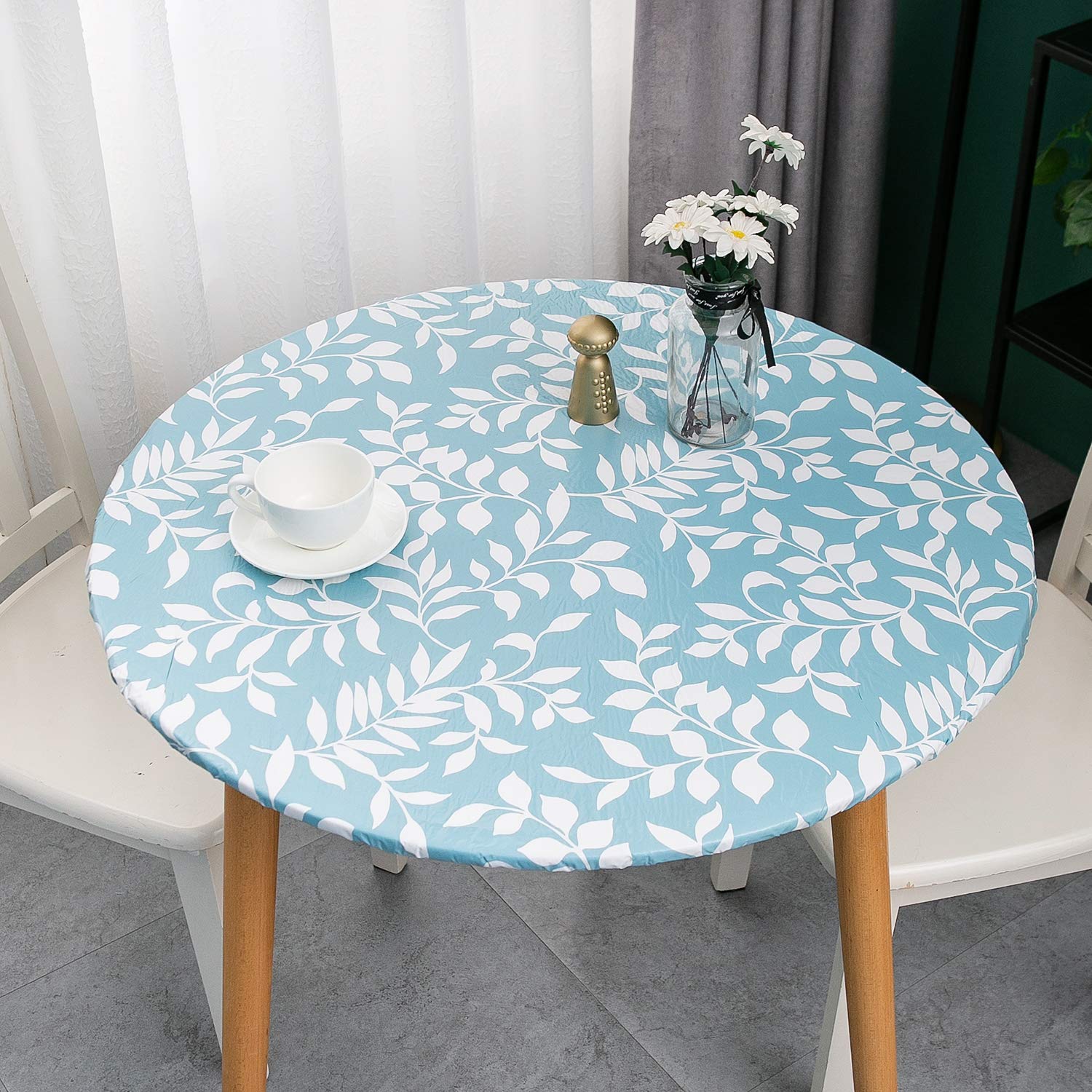 Pioggia flannel-backed tablecloth protecting wood surfaces with a soft backing.