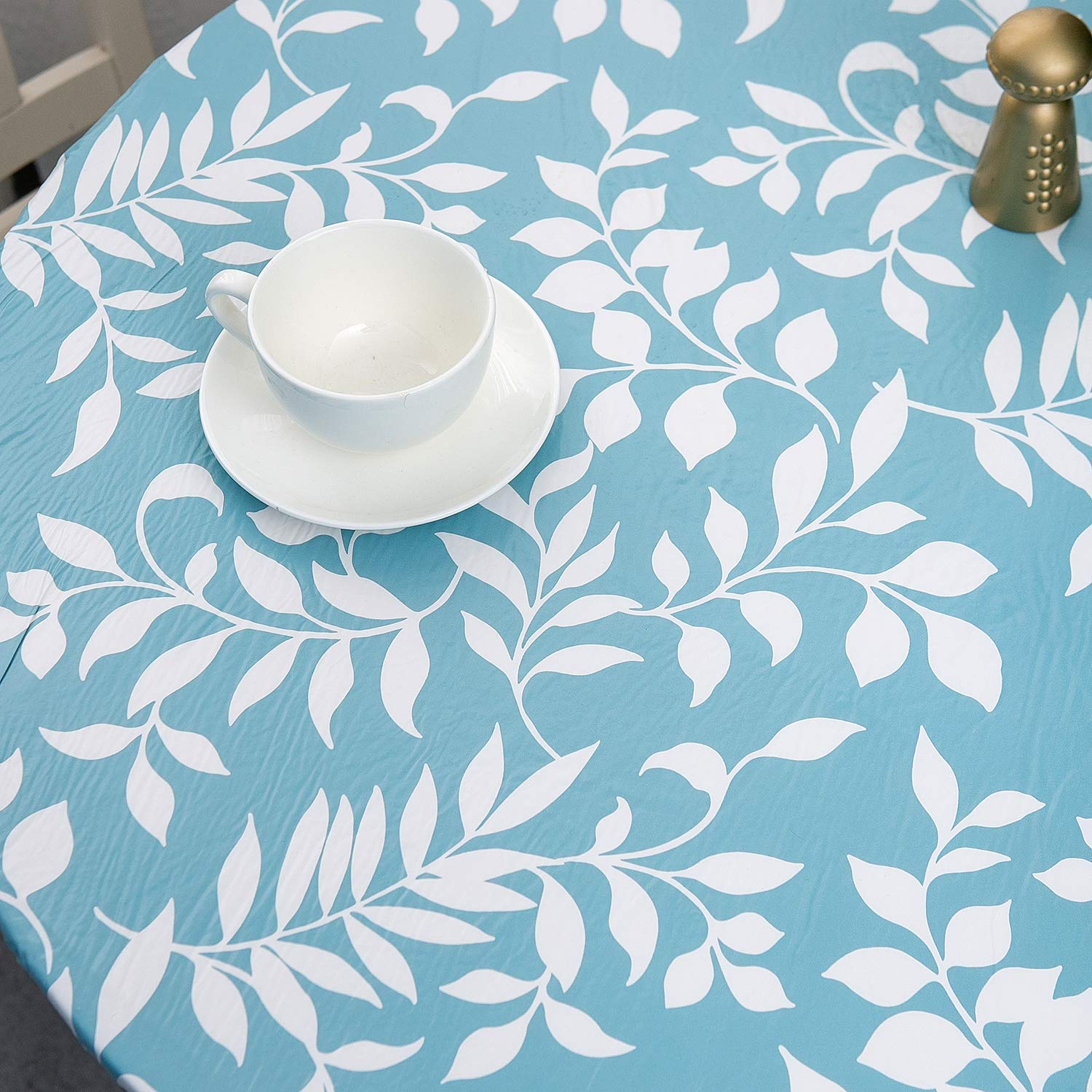 Pioggia waterproof surface suitable for indoor and outdoor dining.
