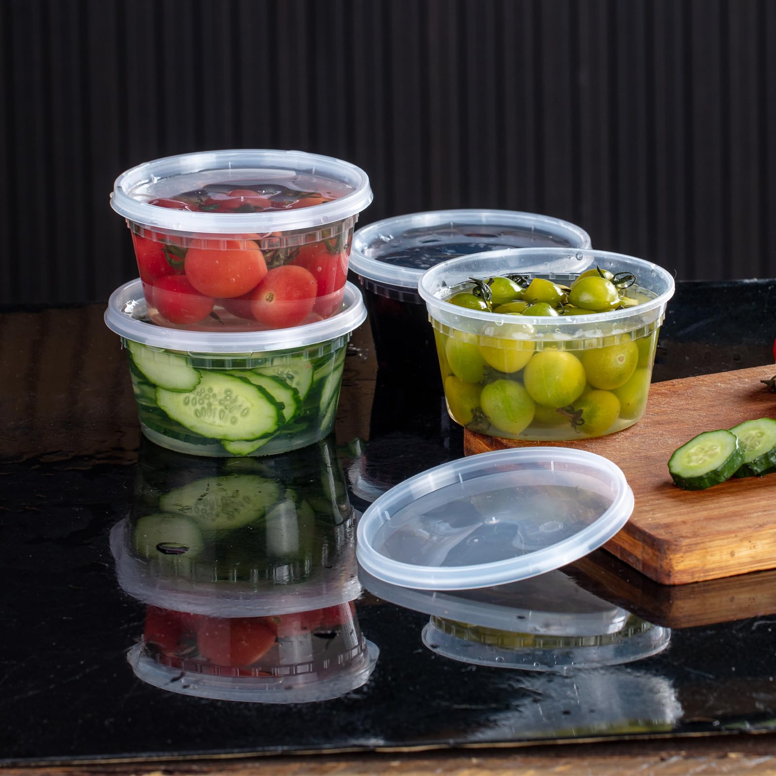 Plaspapier 8 oz cups ideal for sauces, dressings, and samples.