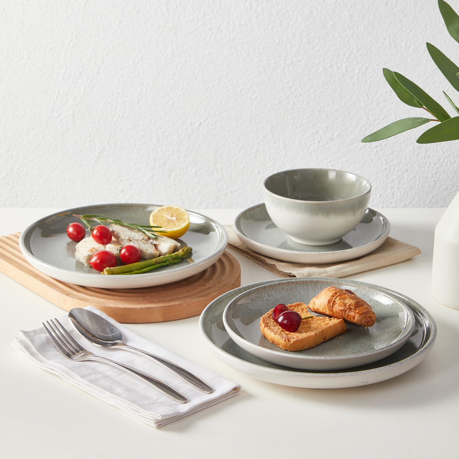 Close-up glaze captures unique color variations in reactive coating