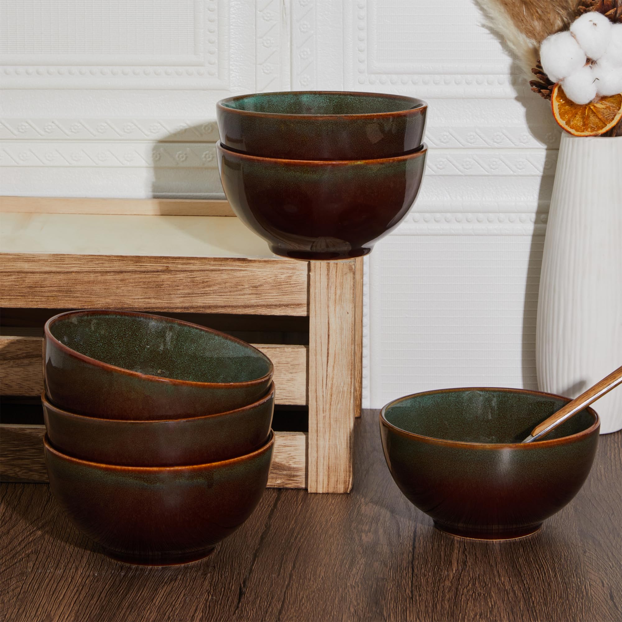 Pokini stoneware glaze in warm brown and green tones for dining