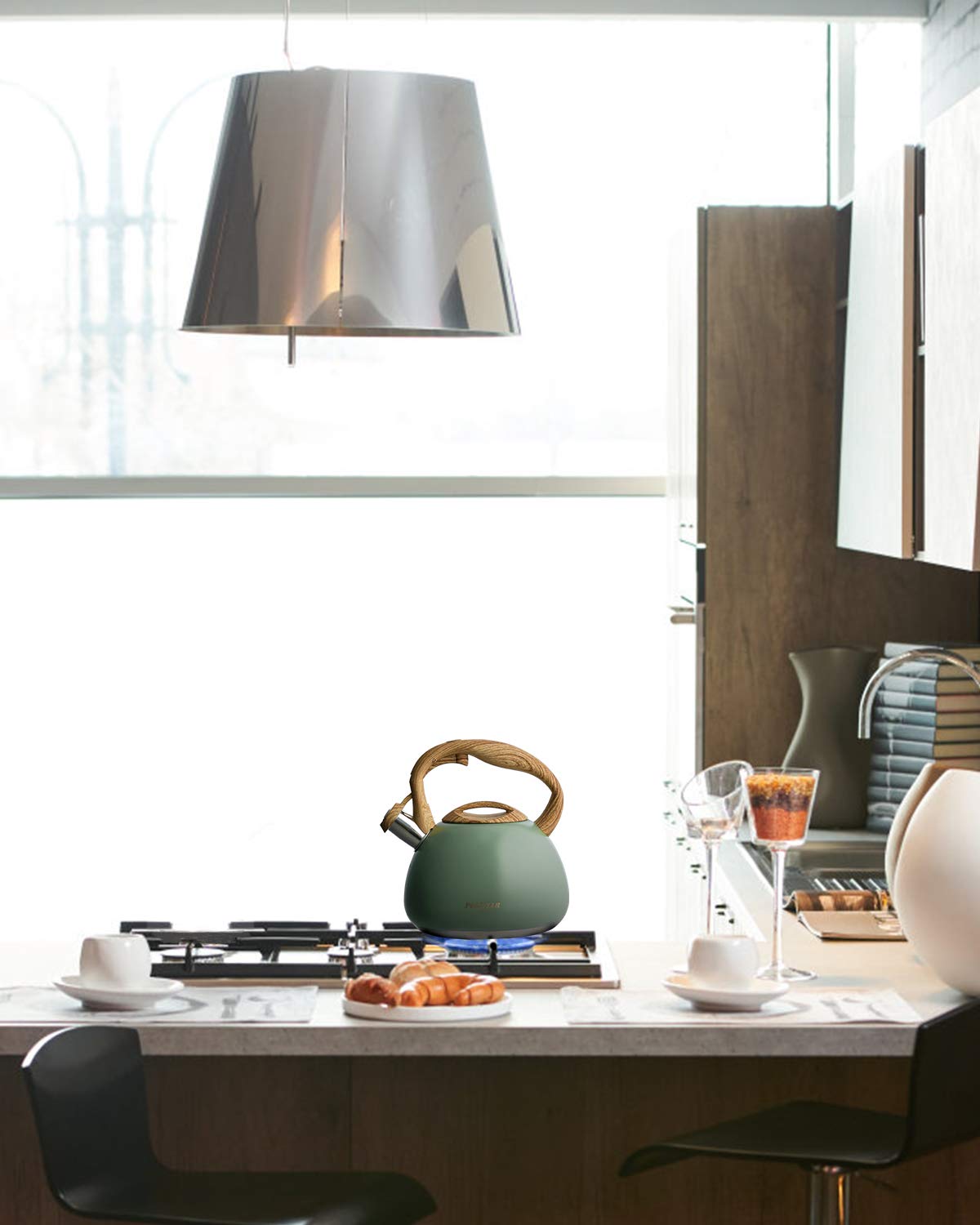 Poliviar tea kettle designed for everyday kitchen use.