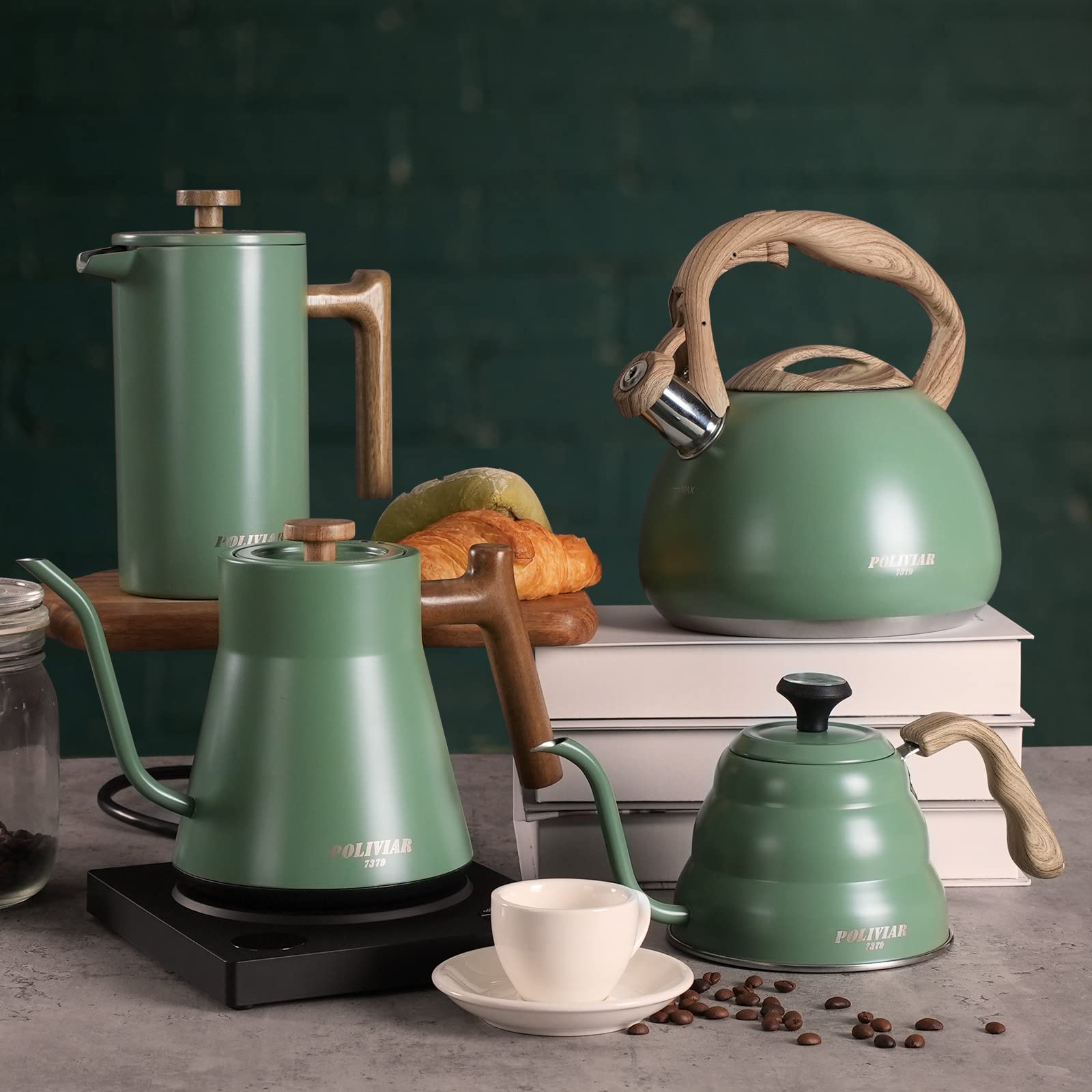 Poliviar kettle's loud whistle helps time tea without watching the stove.