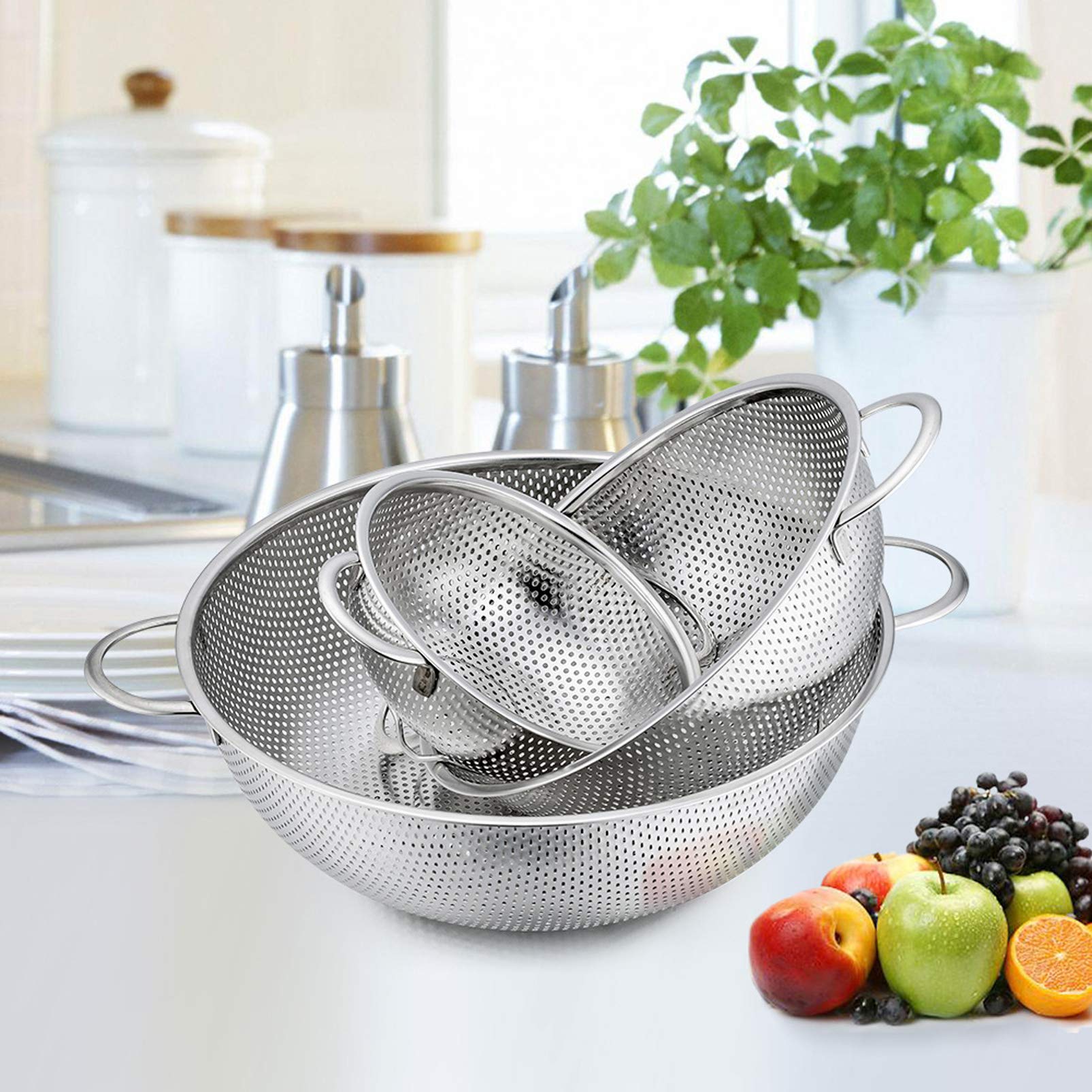 P&P CHEF micro-perforated colander drains fast without splashing.