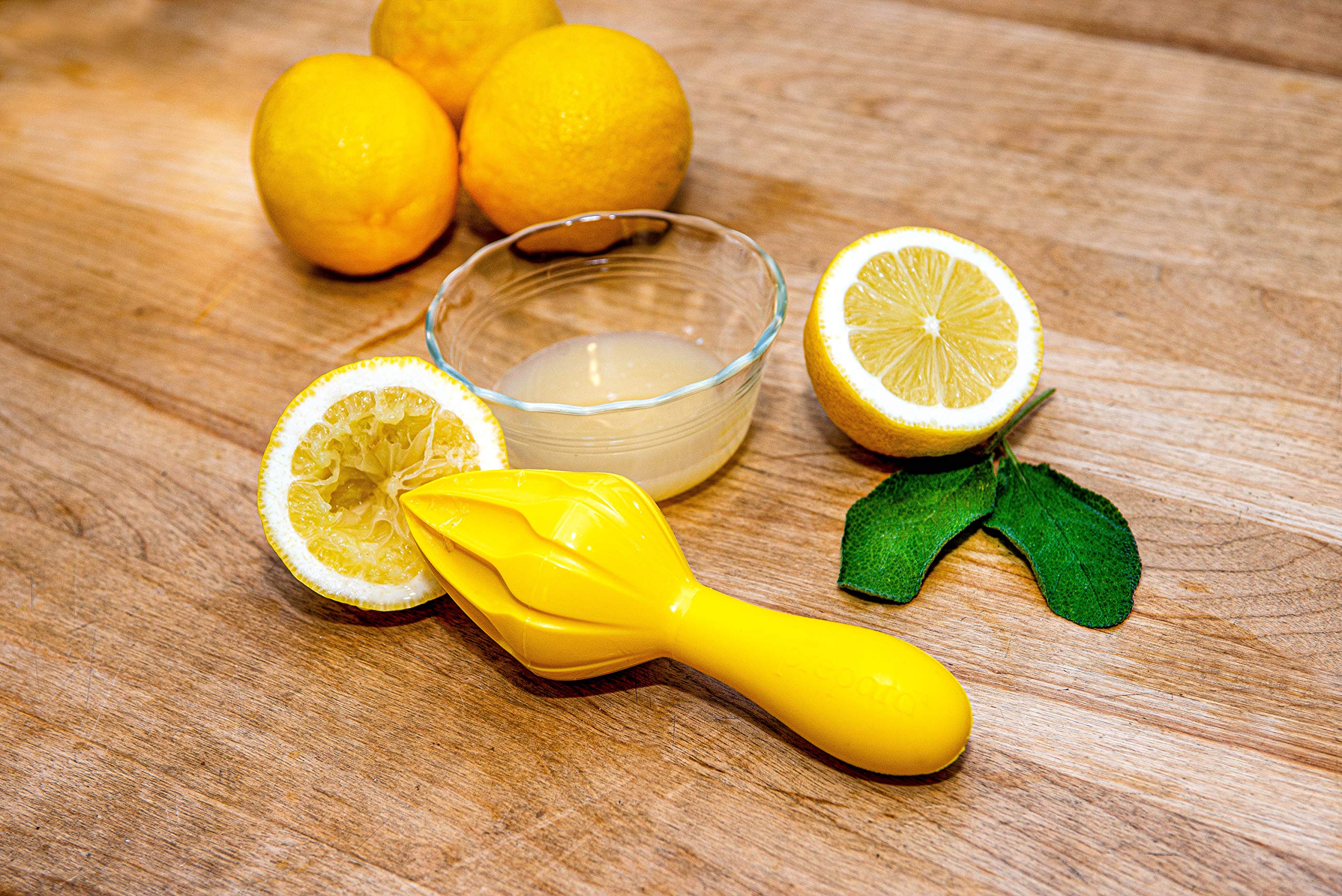 Prepara Juicy Juice Manual Hand Citrus Reamer fluted edges extract more juice