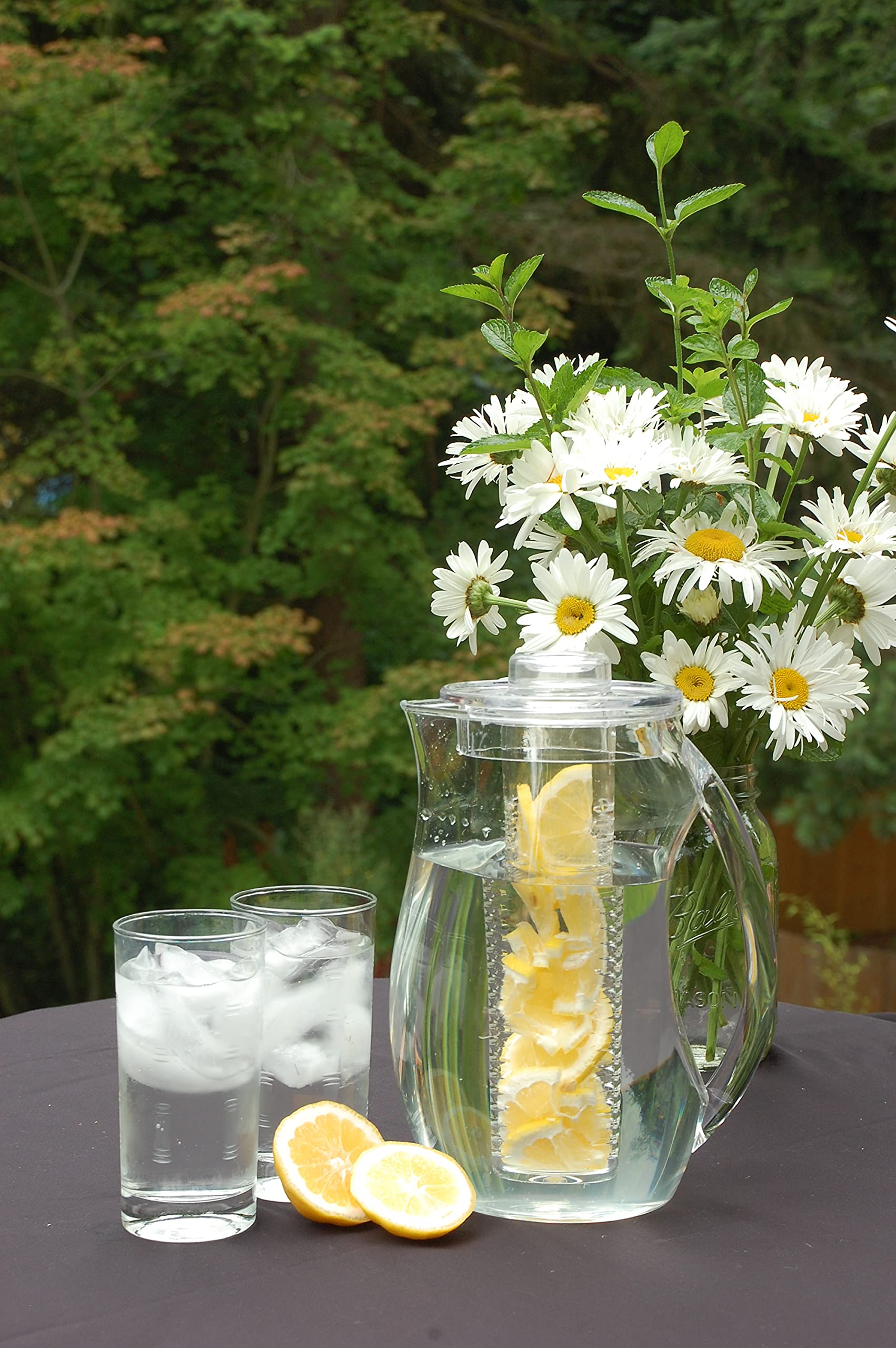 Prodyne 93-ounce capacity ideal for gatherings and refills