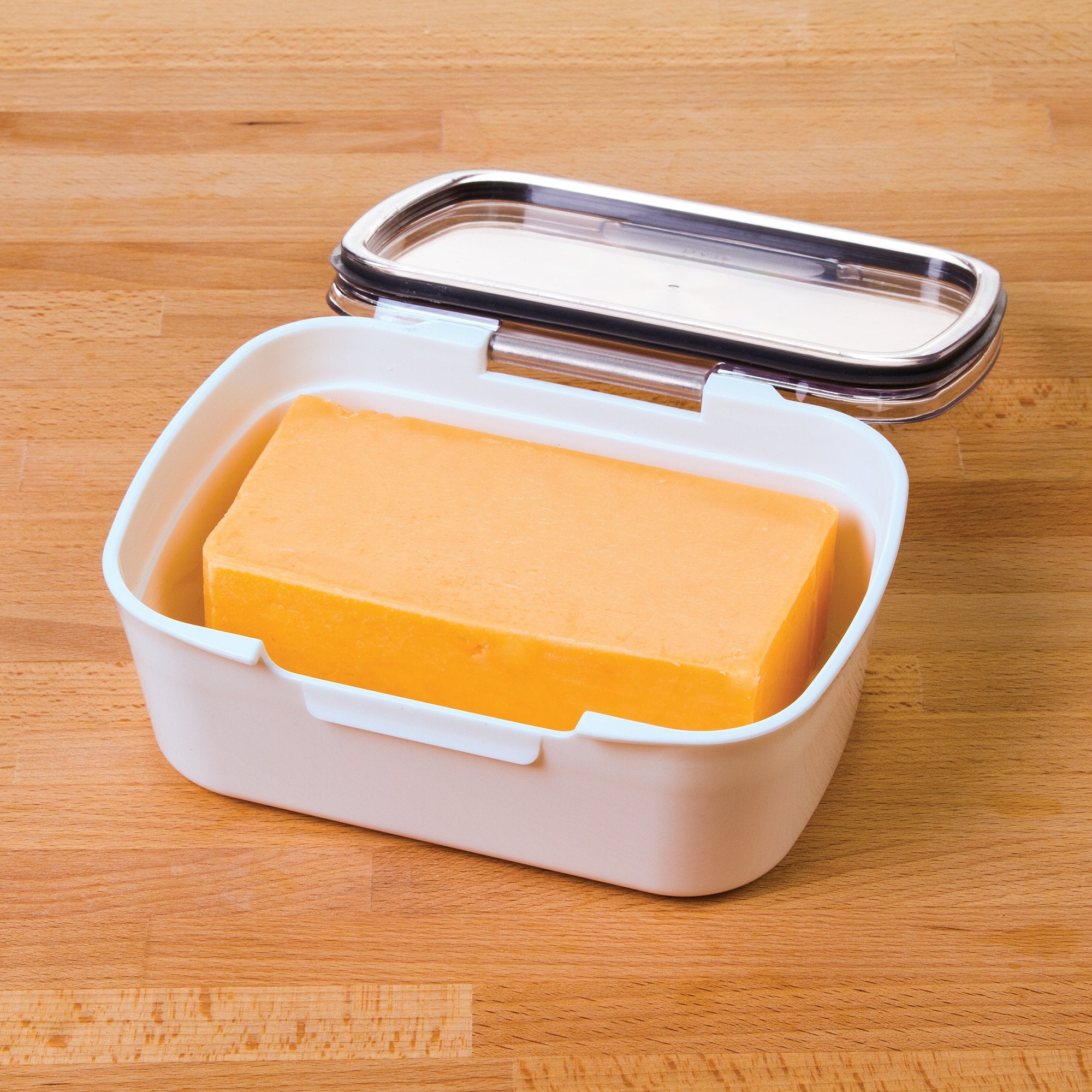 Dishwasher-safe design simplifies cleanup after meal prep