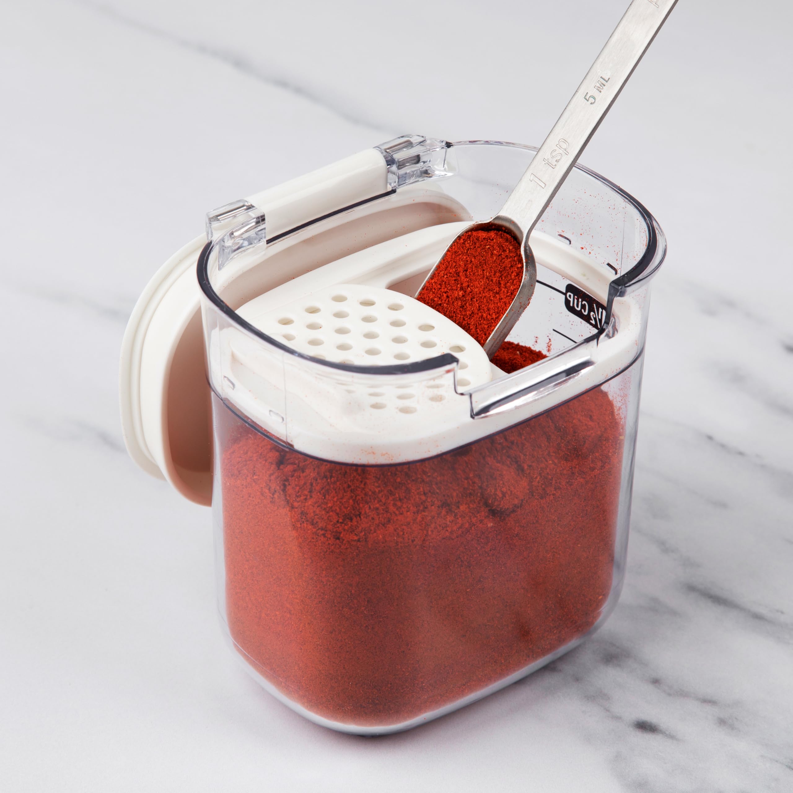 ProKeeper Magnetic Leveling Bar aids precise measuring for baking.