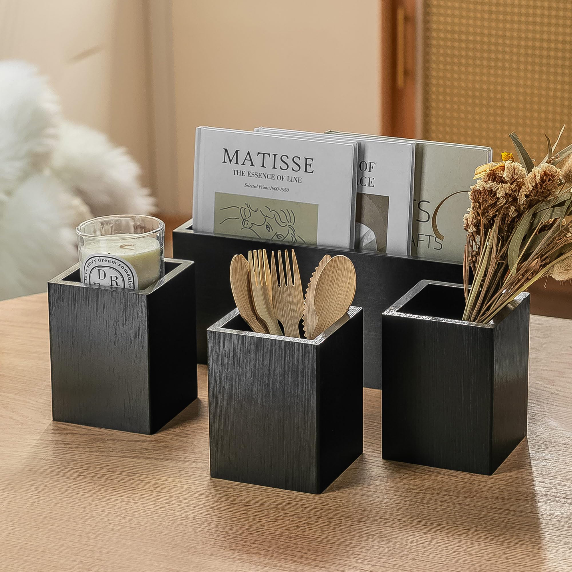 PTSTING party dining organization emphasizes neat tables at weddings, BBQs, and events.