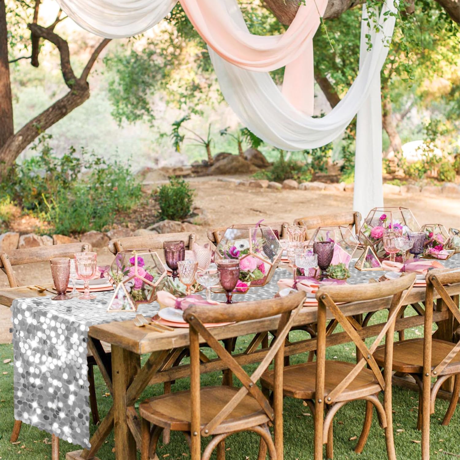 Pufogu lightweight crease-free runner simplifies event styling.
