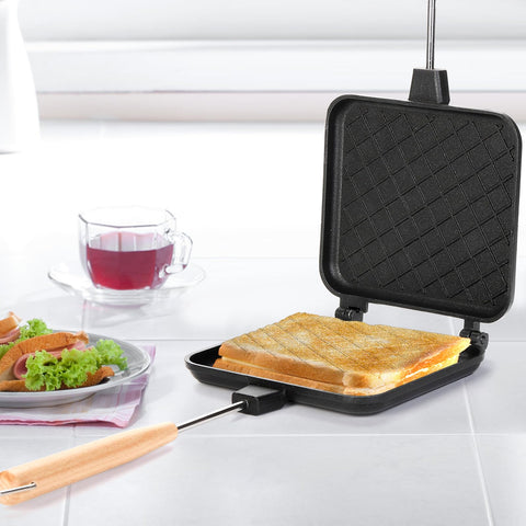 Pumtus camping-ready pan versatile for campfire and stove cooking