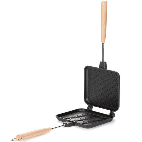 Pumtus latch and handle close-up ensures secure press