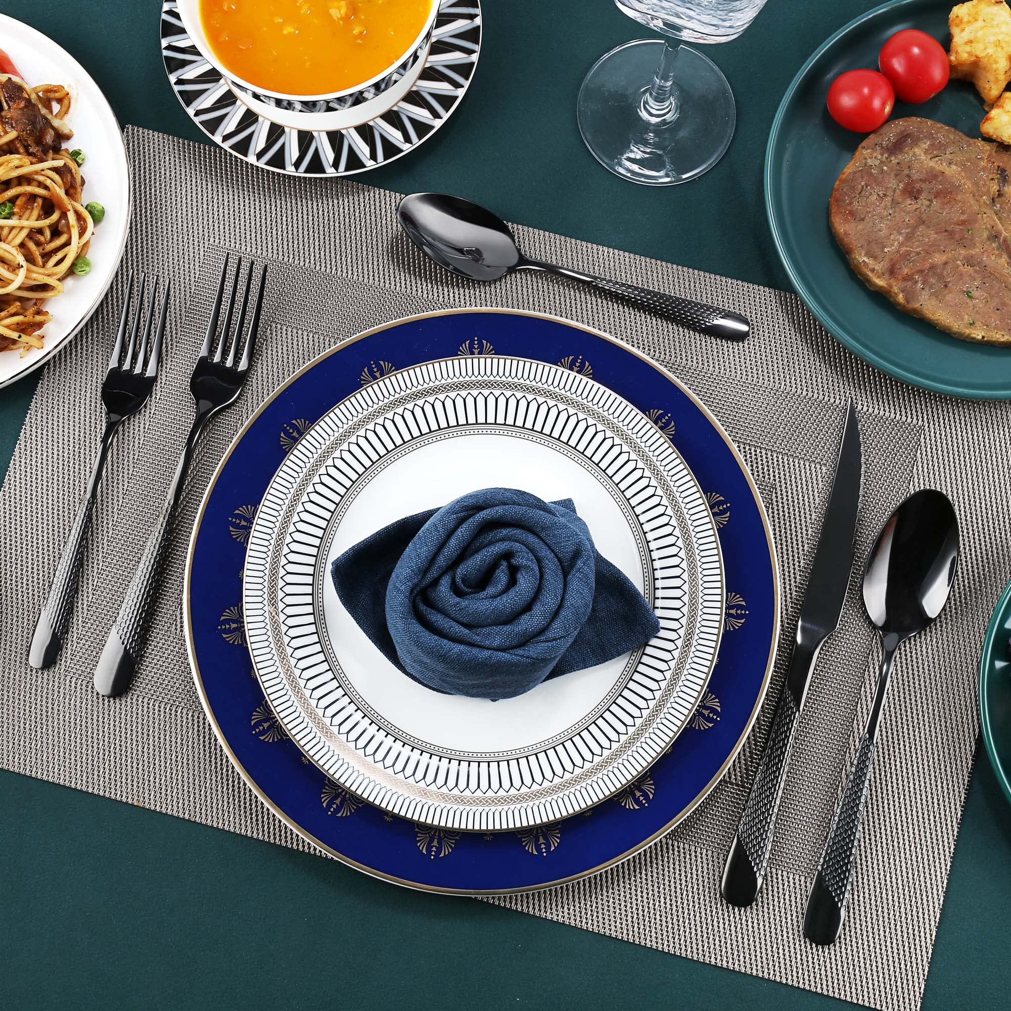 PUREAIN salad fork and teaspoon bring versatile help for appetizers and desserts.