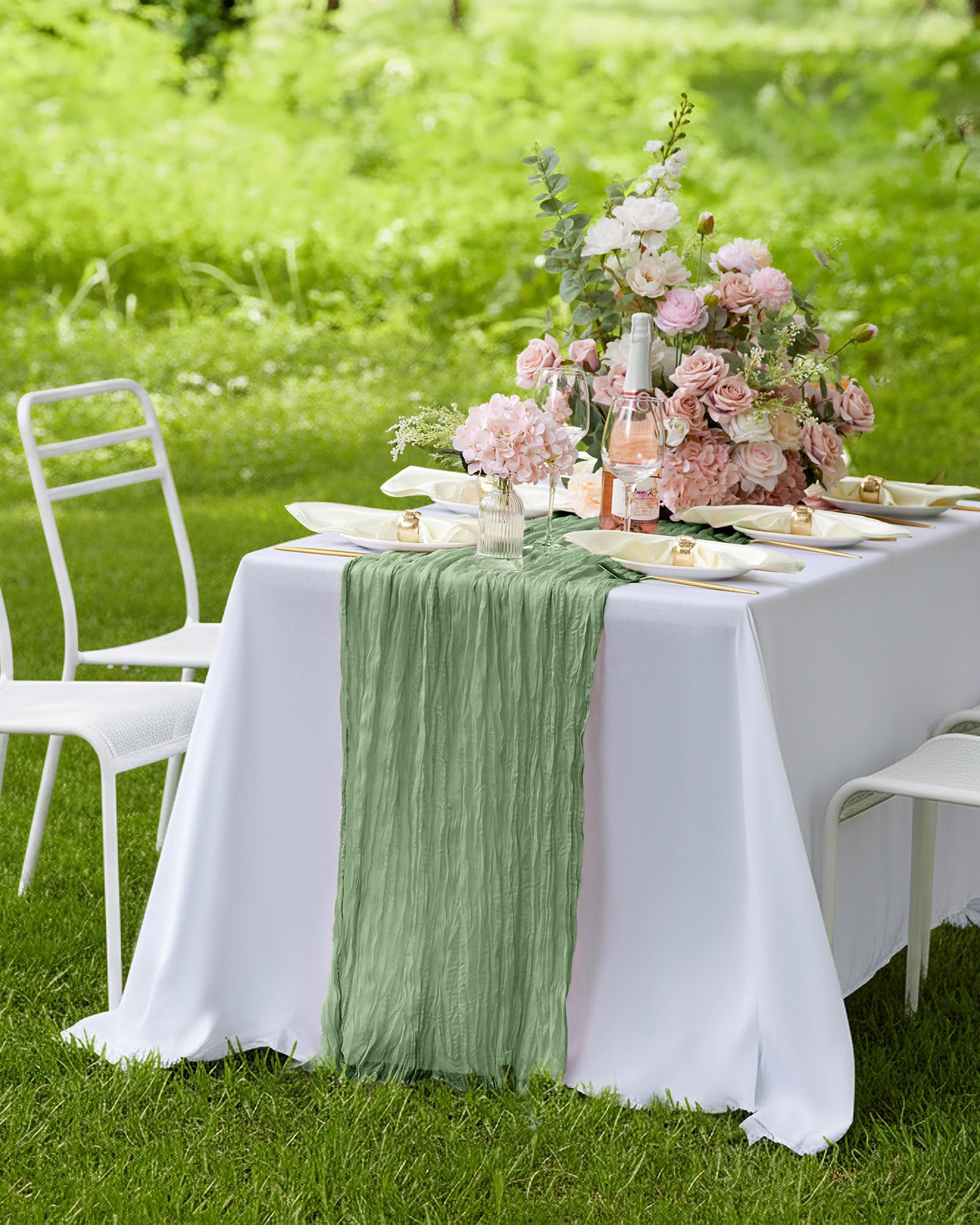 Elegant wedding table setup using Pureegg table runner.