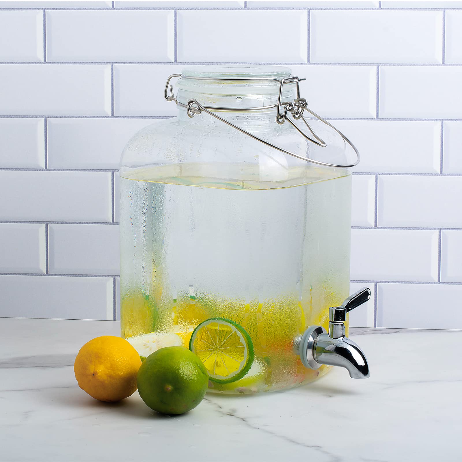 PUSCRIENO dispenser party setting proves versatile for beverages and celebrations