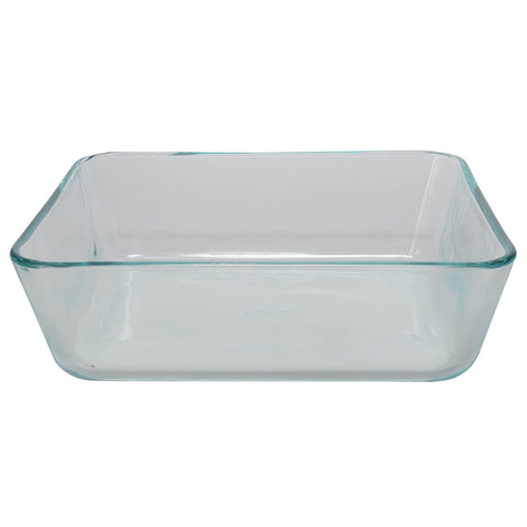 Pyrex 7212 glass dish with microwave safe lid ready for reheating