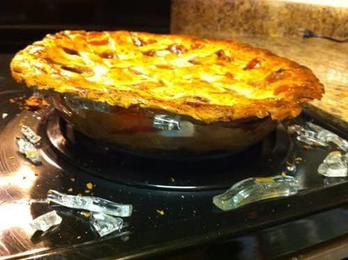 Pyrex C-209 pie plate close-up glass detail highlights durability and easy cleaning.
