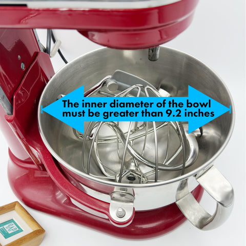 qAp dishwasher-safe paddle cleans easily after baking sessions.