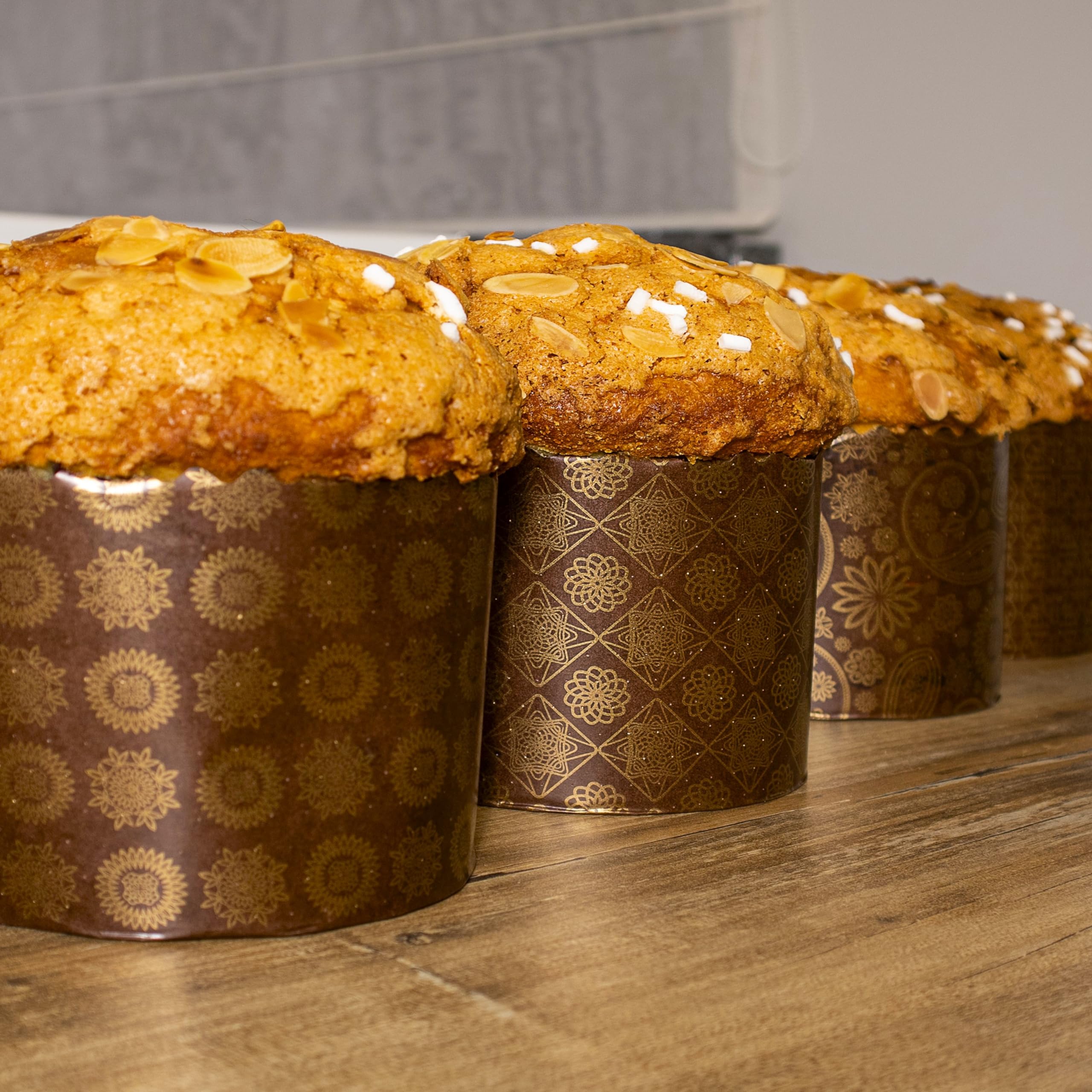 QG group panettone paper molds breathable sides for even baking.