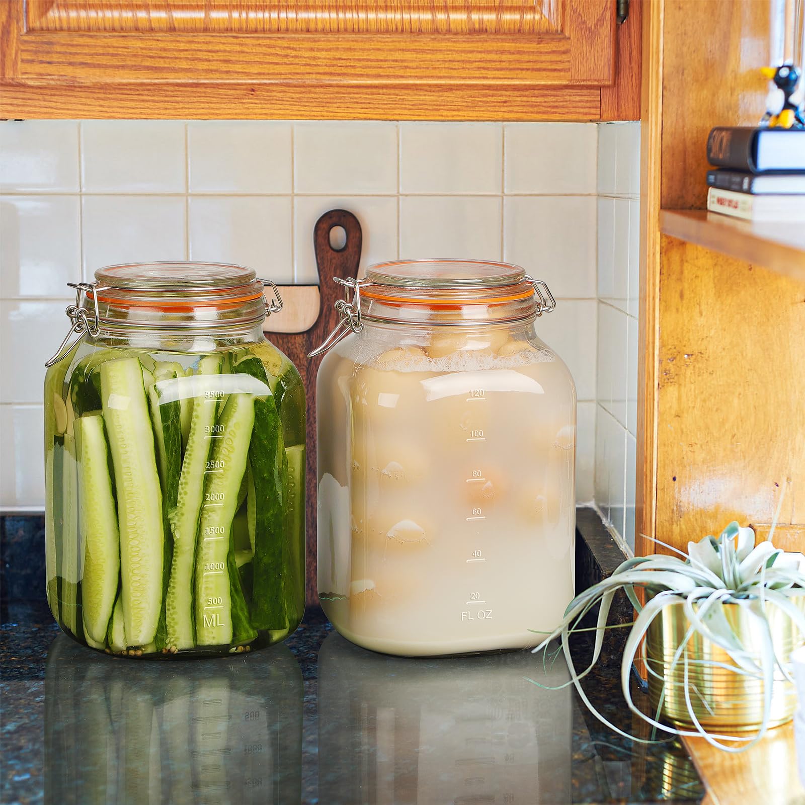 Qianfenie thickened glass provides durability and stable pantry storage