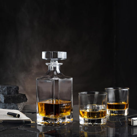 Queenstone Lead Free decanter box closeup highlights premium packaging and sturdy protection
